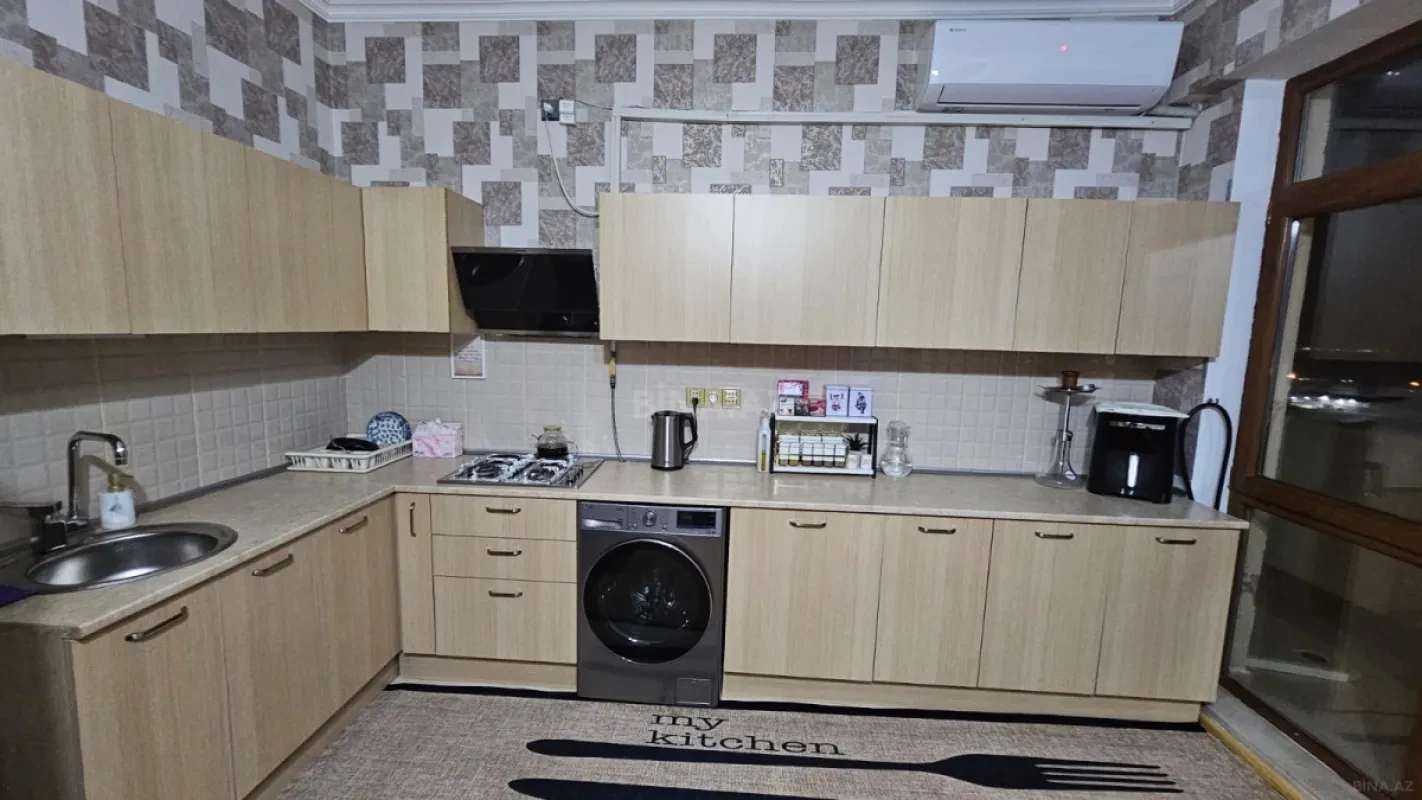Satılır 3 otaqlı mənzil 121 m²