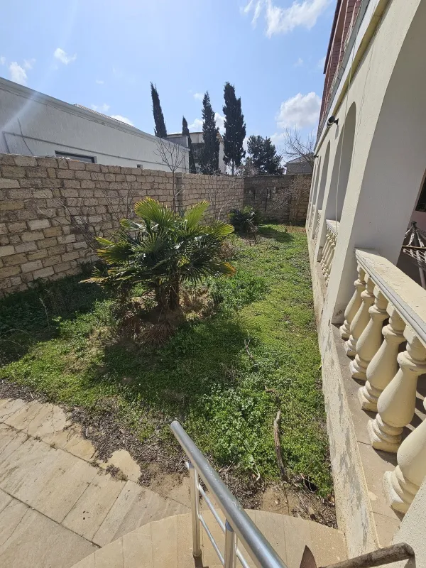 Satılır 4 otaqlı həyət evi 200 m²