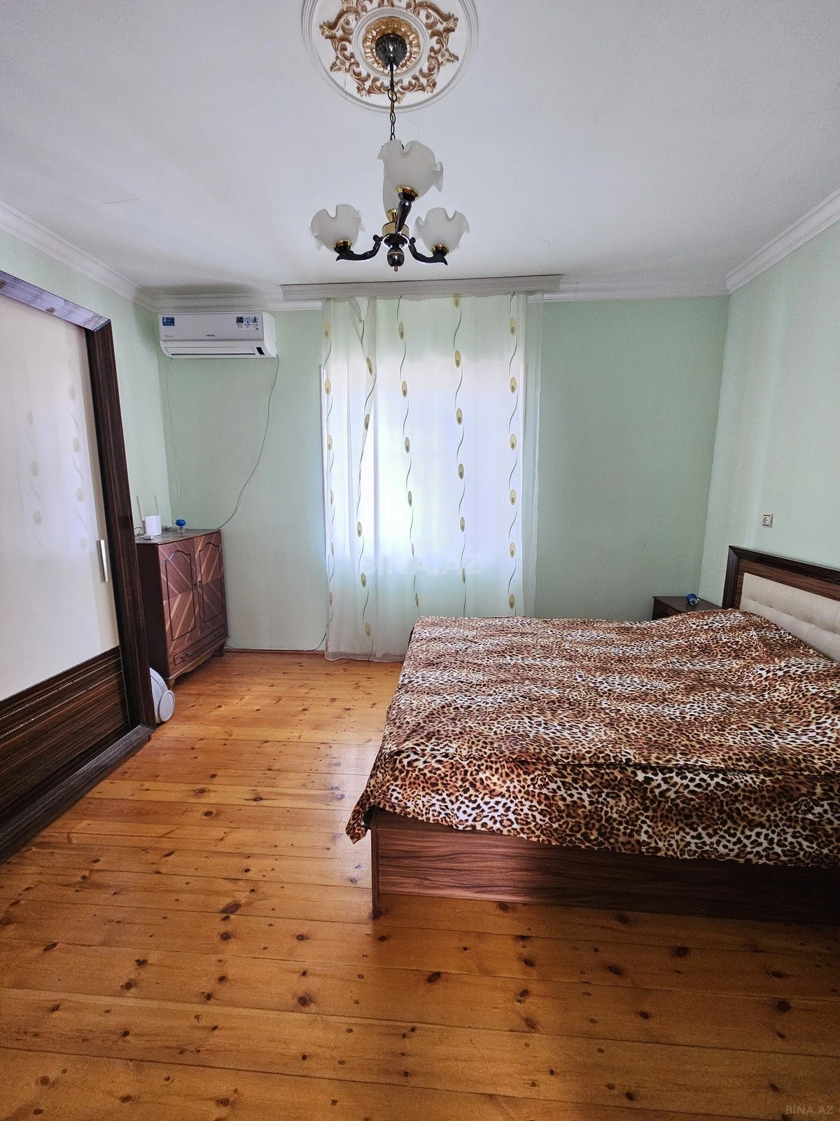 Satılır 4 otaqlı həyət evi 200 m²