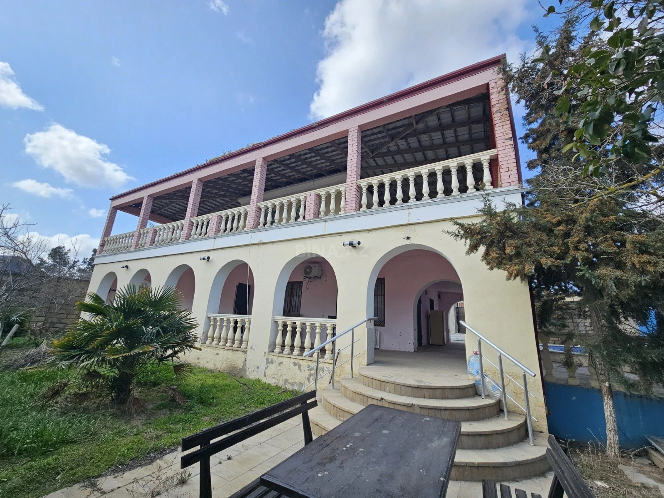 Satılır 4 otaqlı həyət evi 200 m²