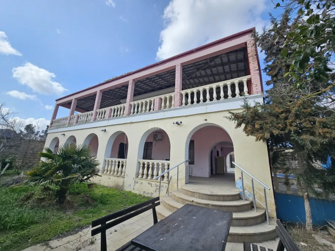 Satılır 4 otaqlı həyət evi 200 m²