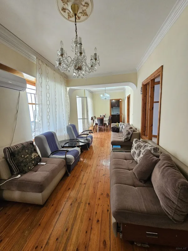 Satılır 4 otaqlı həyət evi 200 m²