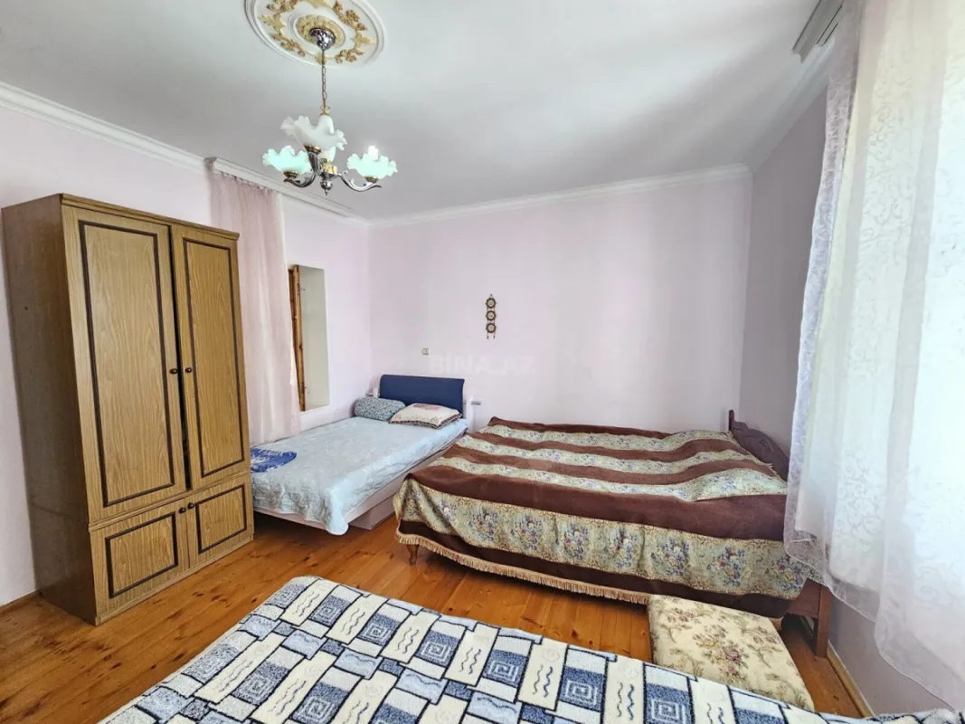 Satılır 4 otaqlı həyət evi 200 m²