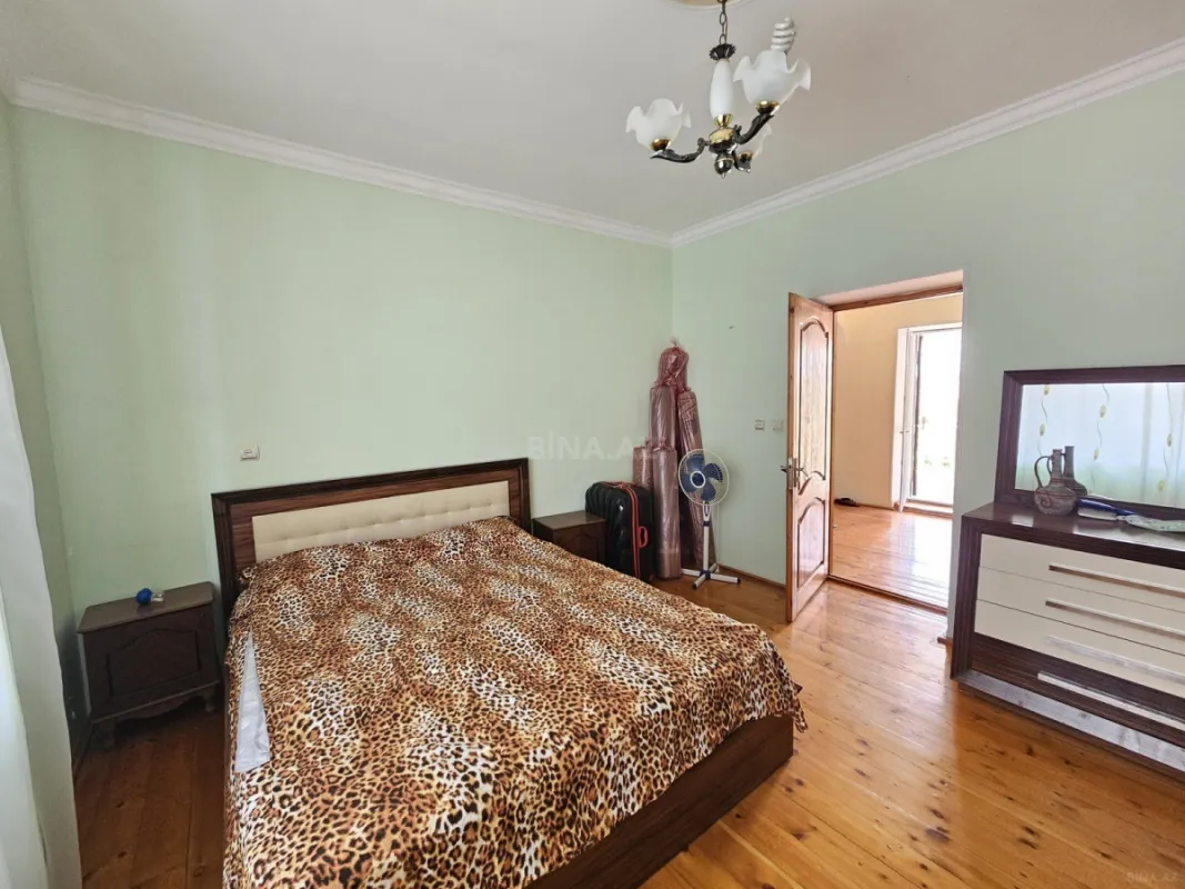 Satılır 4 otaqlı həyət evi 200 m²
