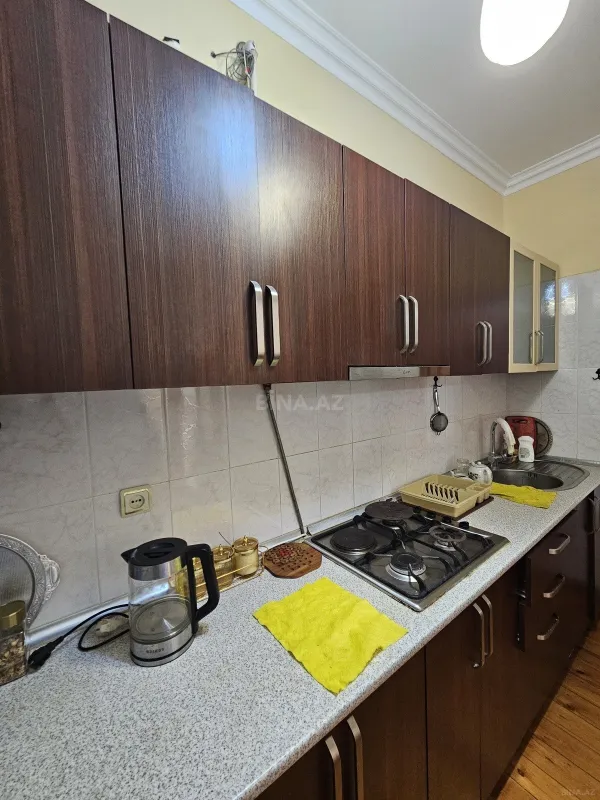 Satılır 4 otaqlı həyət evi 200 m²