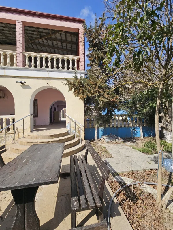 Satılır 4 otaqlı həyət evi 200 m²