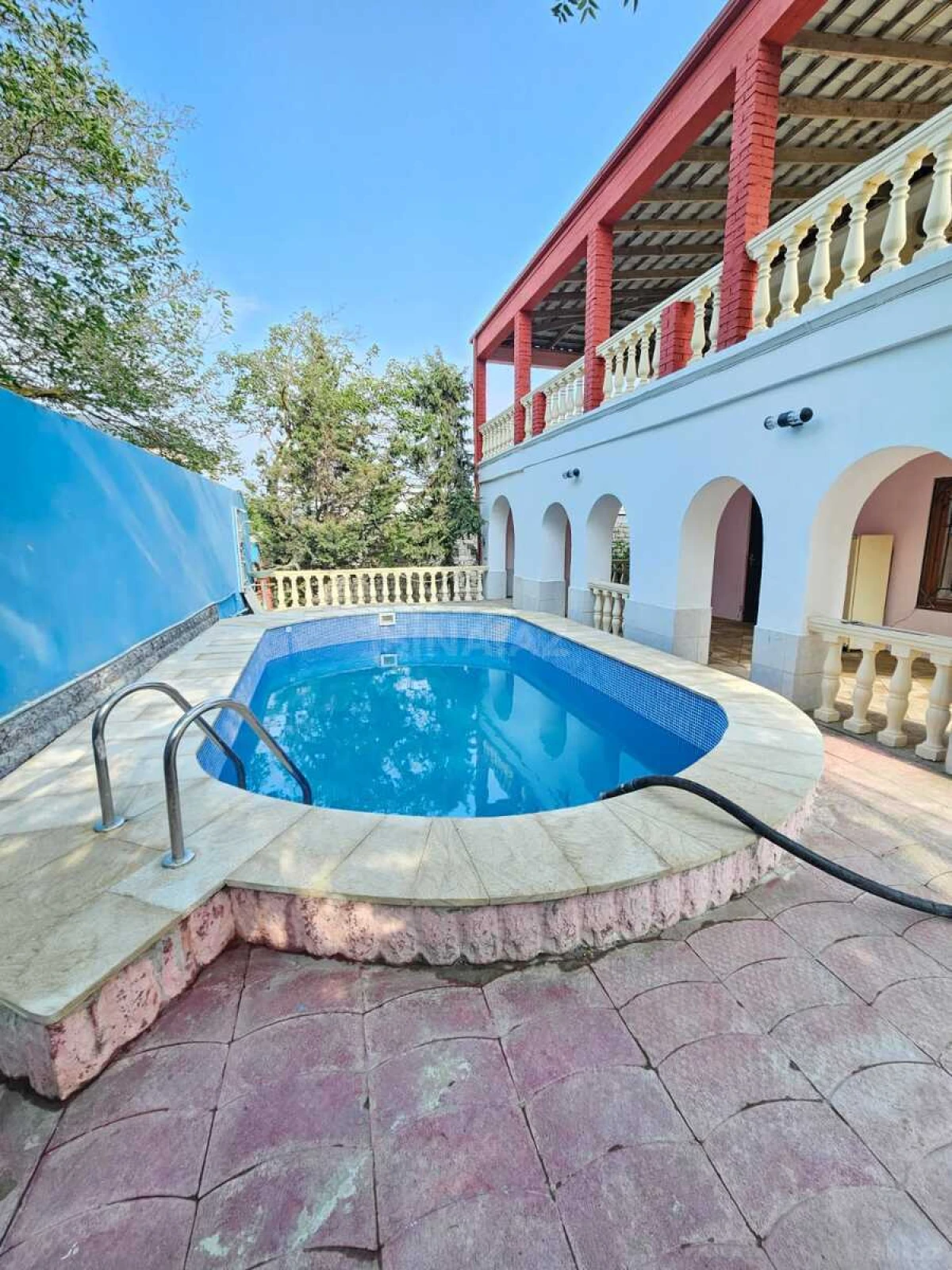 Satılır 4 otaqlı həyət evi 200 m²