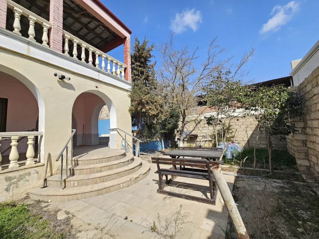 Satılır 4 otaqlı həyət evi 200 m²