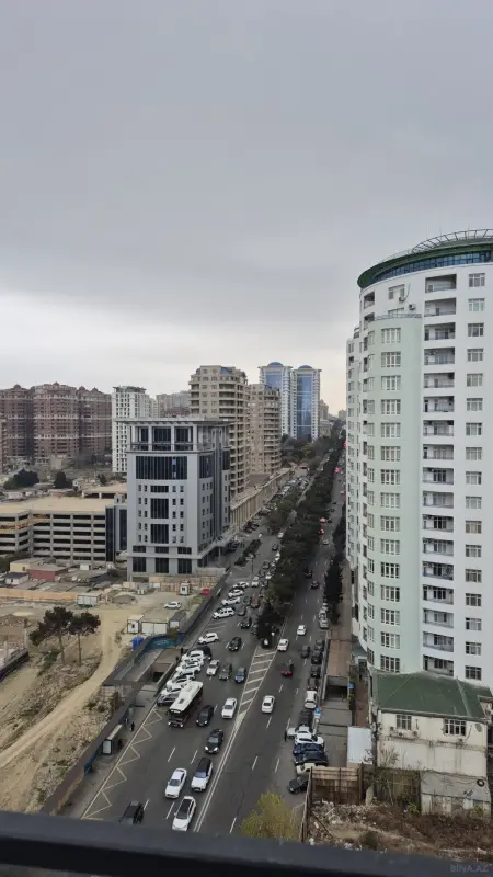 Satılır 4 otaqlı mənzil 200 m²