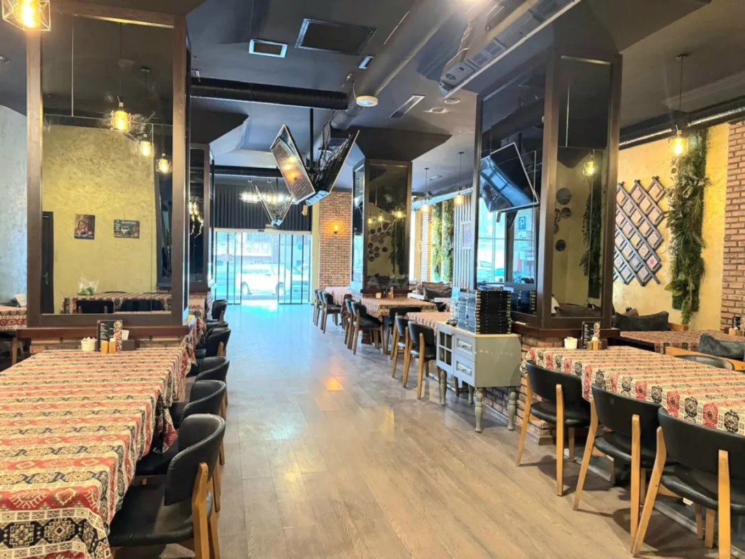 Satılır obyekt 330 m²