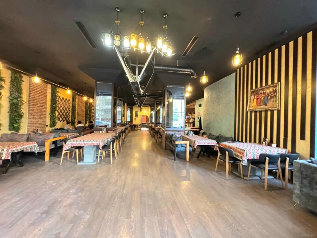 Satılır obyekt 330 m²