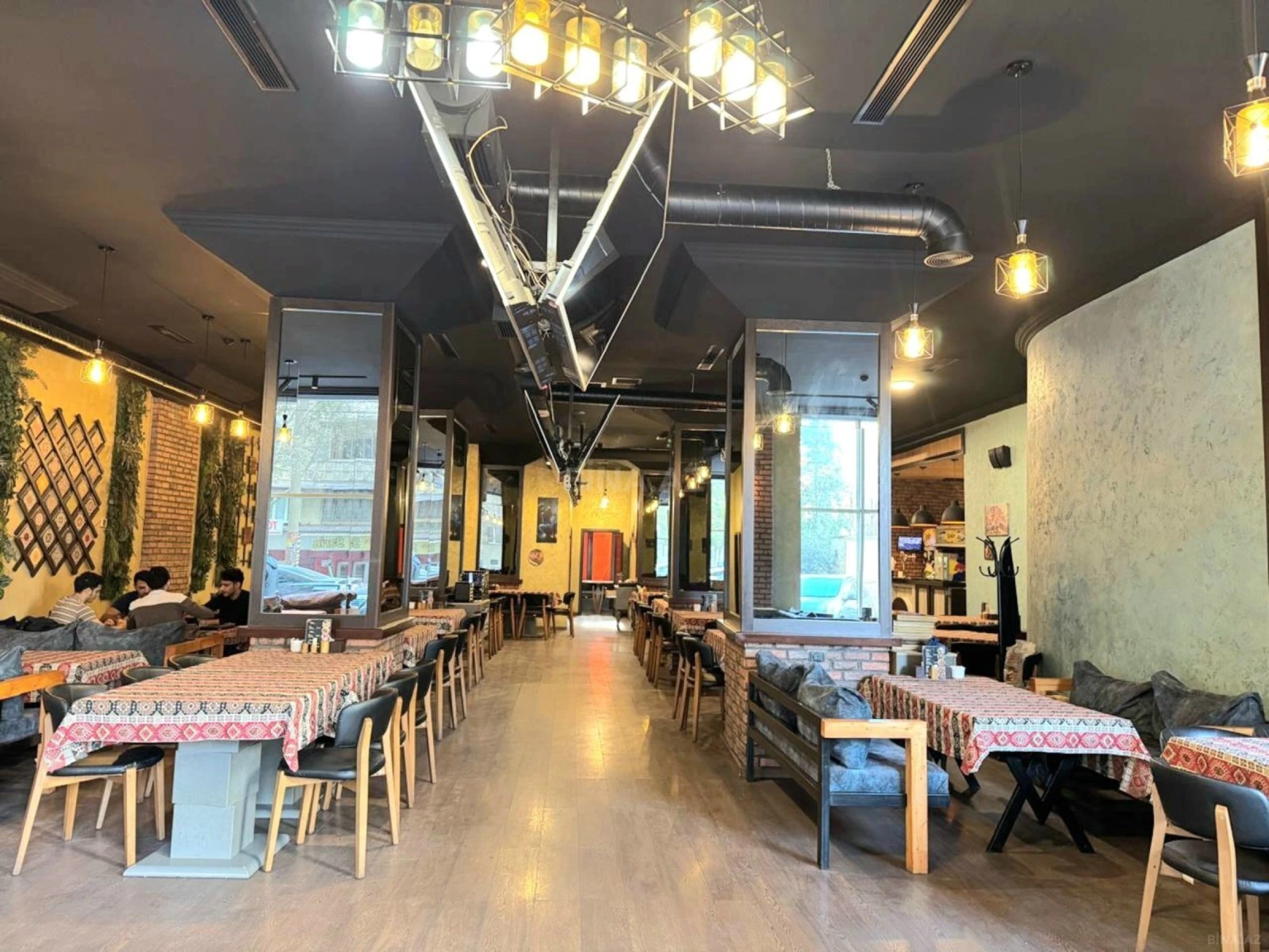 Satılır obyekt 330 m²