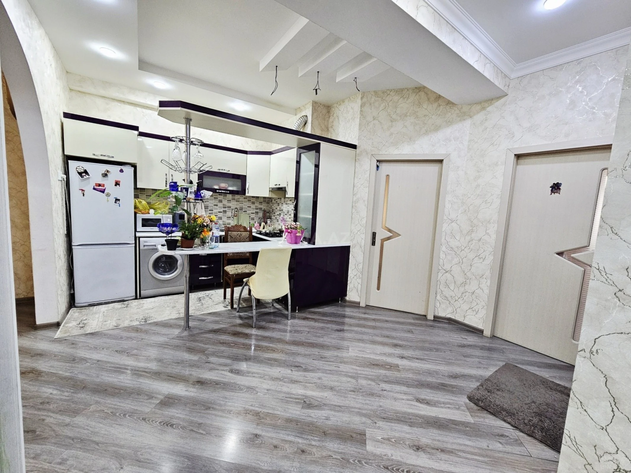 Satılır 3 otaqlı mənzil 94 m²