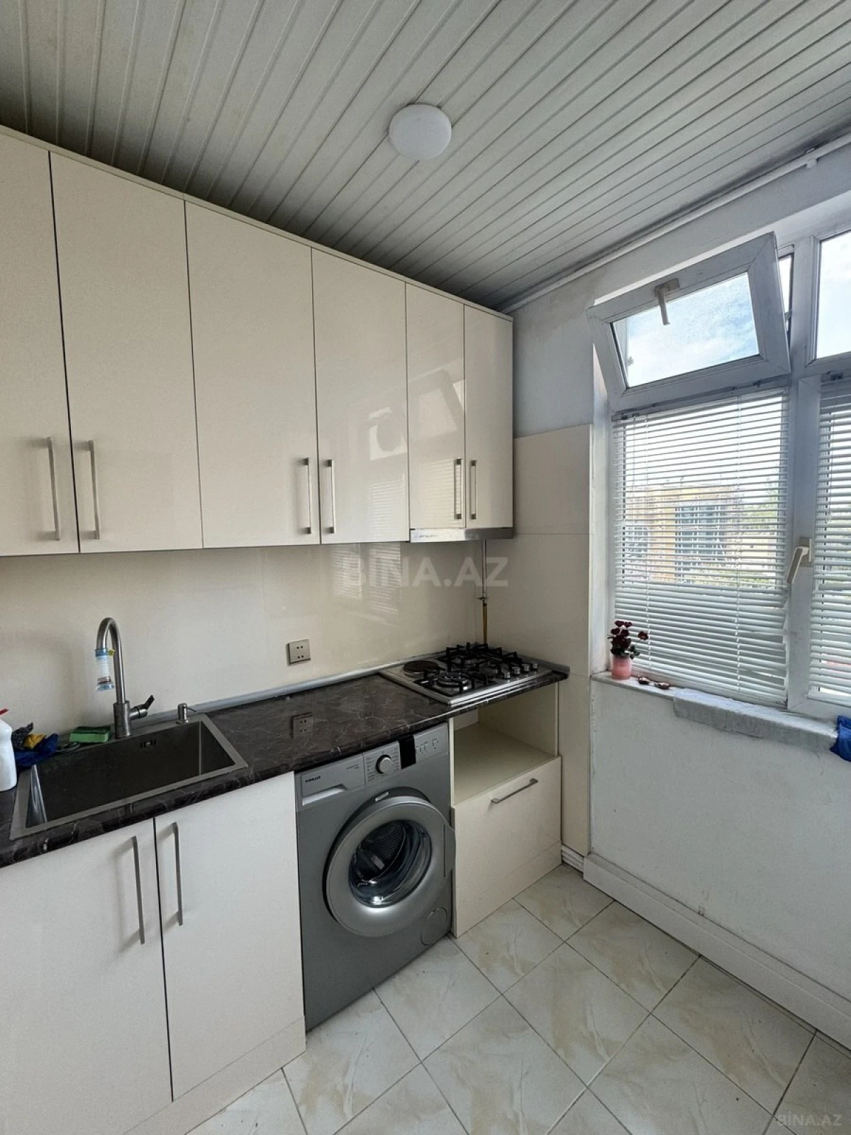 Kirayə verilir 2 otaqlı mənzil 55 m²