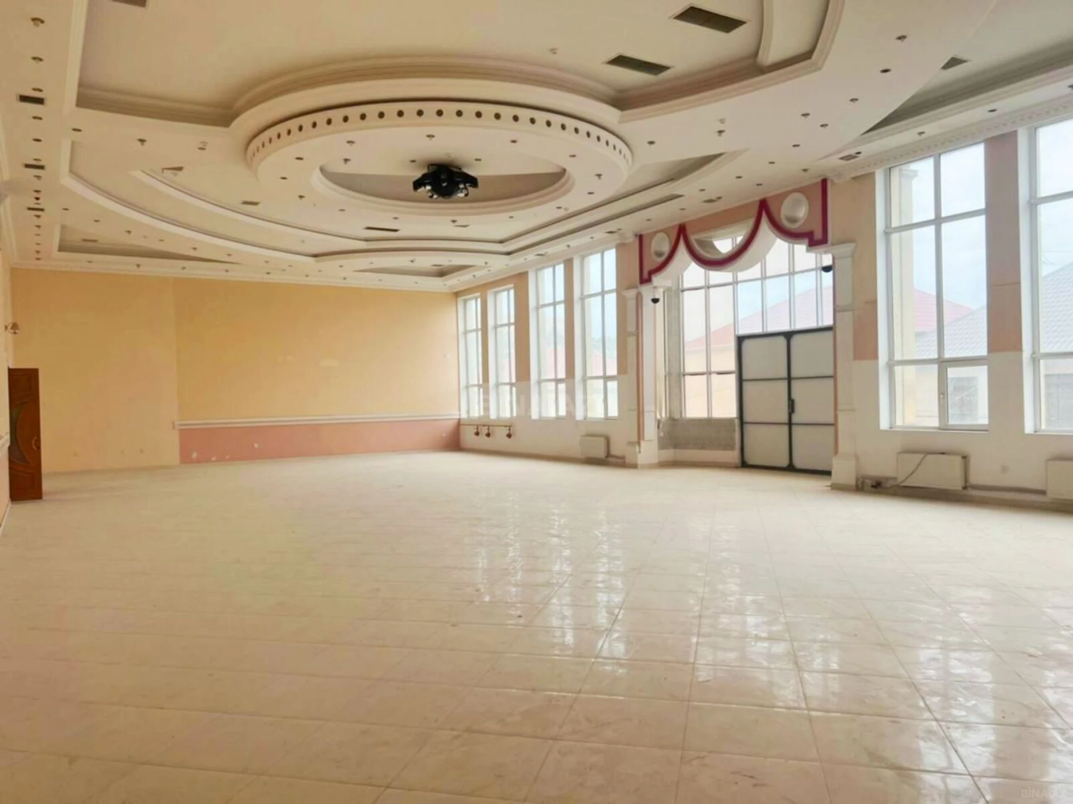 Kirayə verilir obyekt 1000 m²