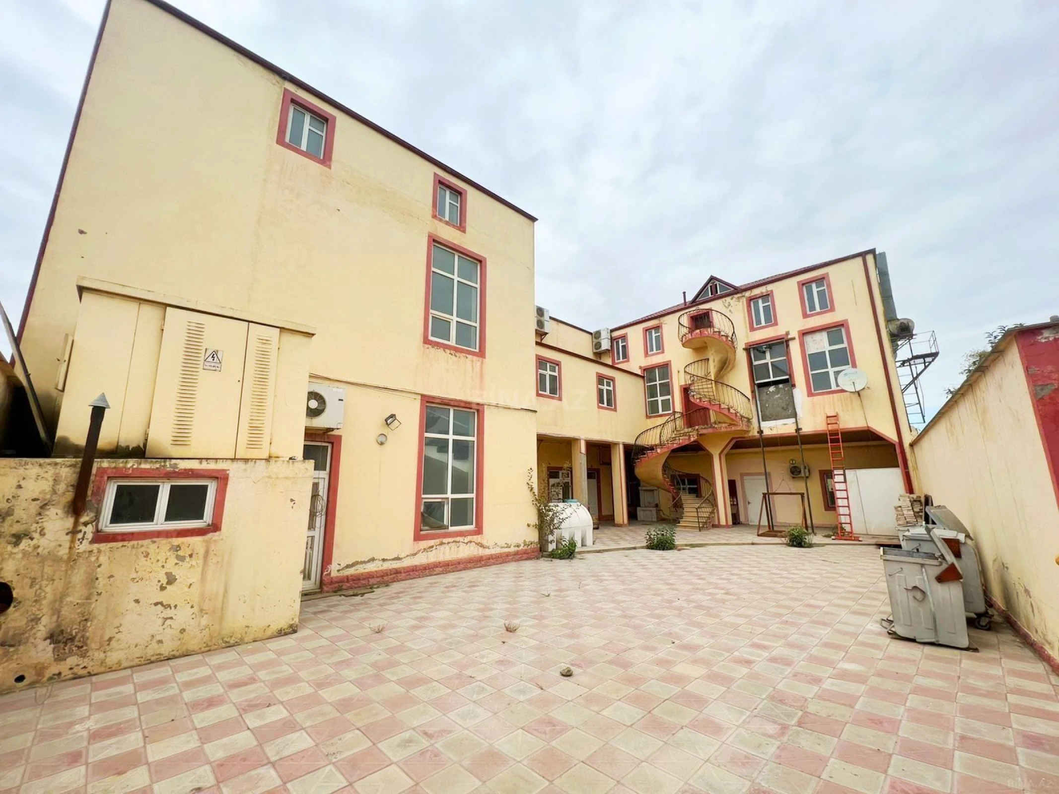 Kirayə verilir obyekt 1000 m²