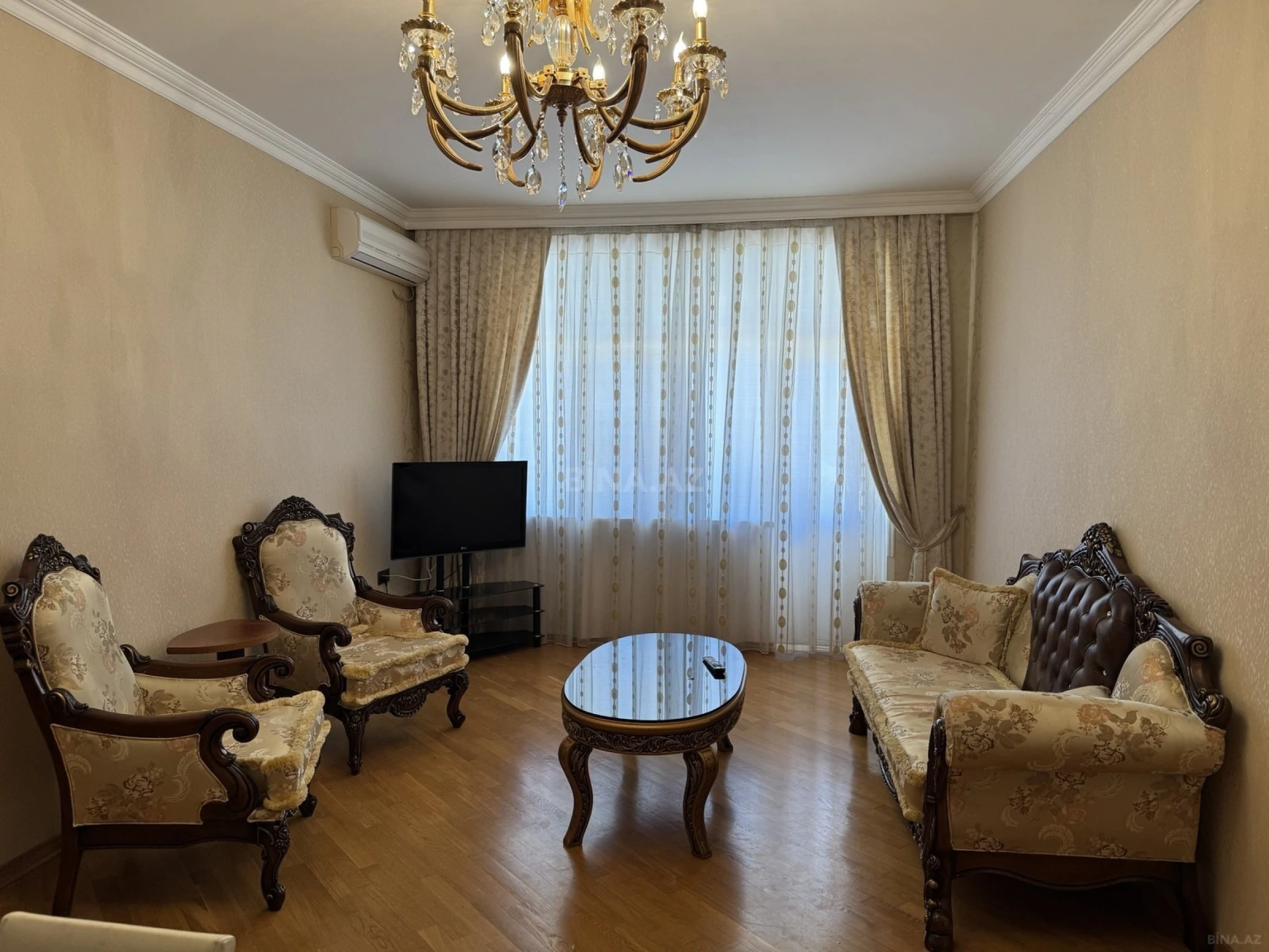 Kirayə verilir 2 otaqlı mənzil 105 m²