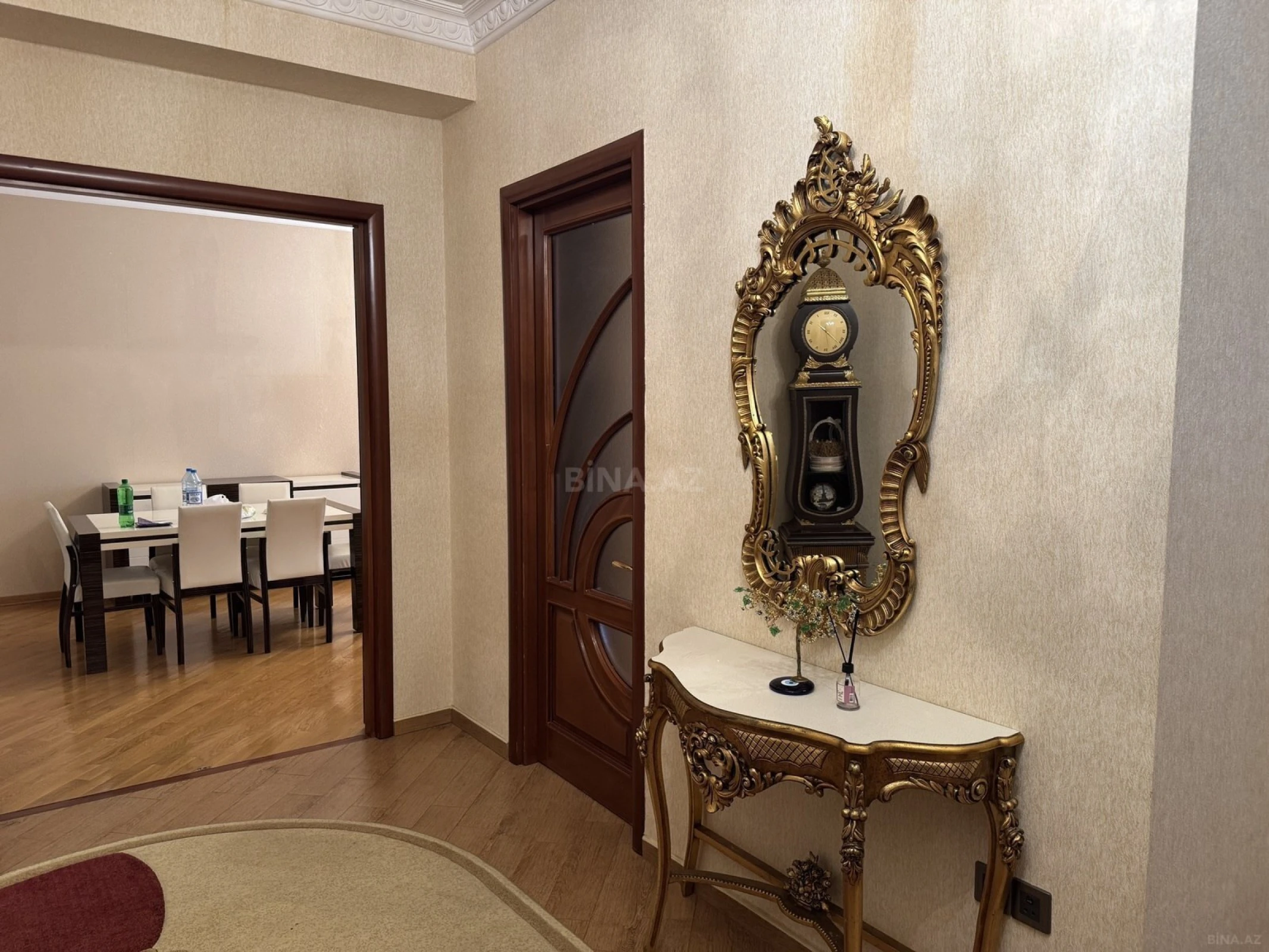 Kirayə verilir 2 otaqlı mənzil 105 m²