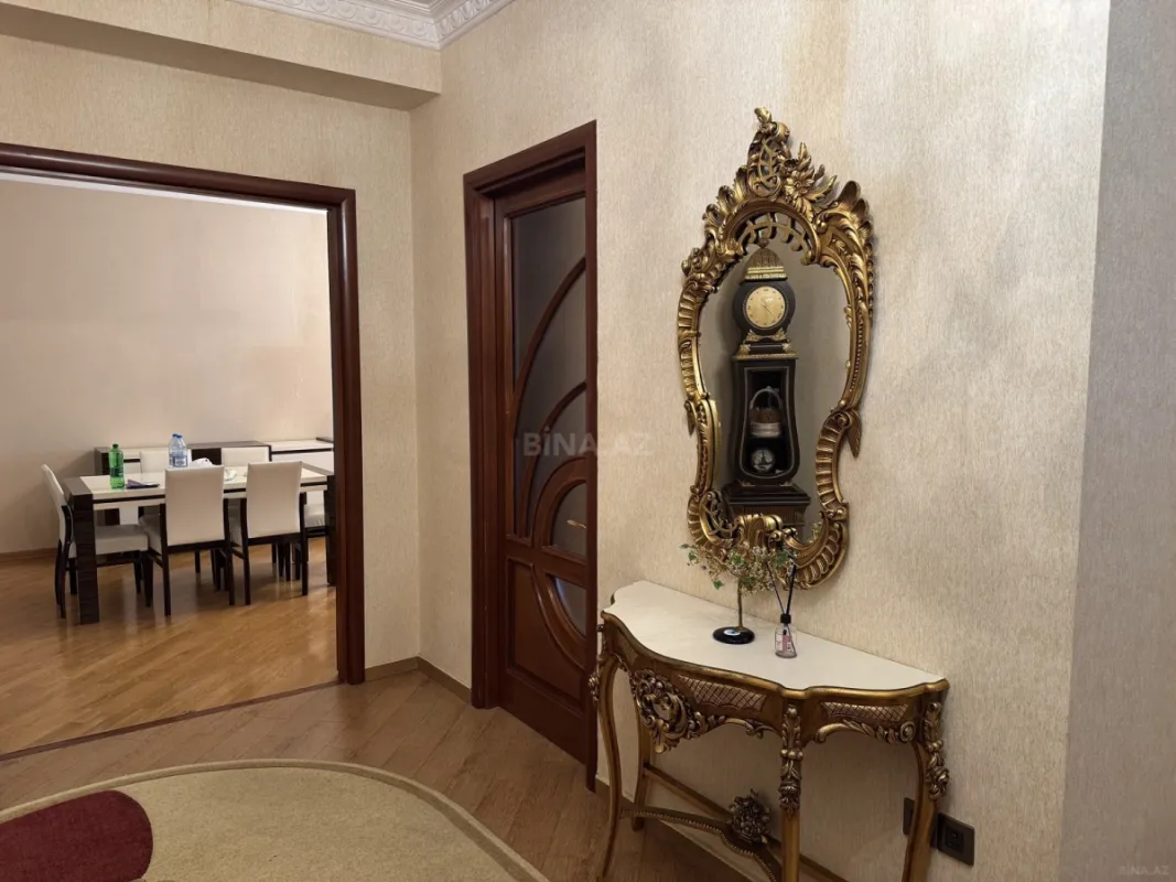 Kirayə verilir 2 otaqlı mənzil 105 m²