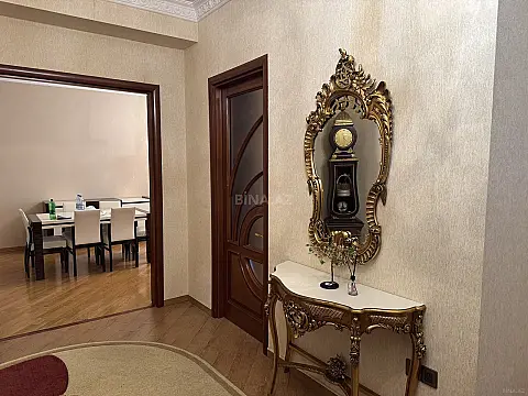 Kirayə verilir 2 otaqlı mənzil 105 m²