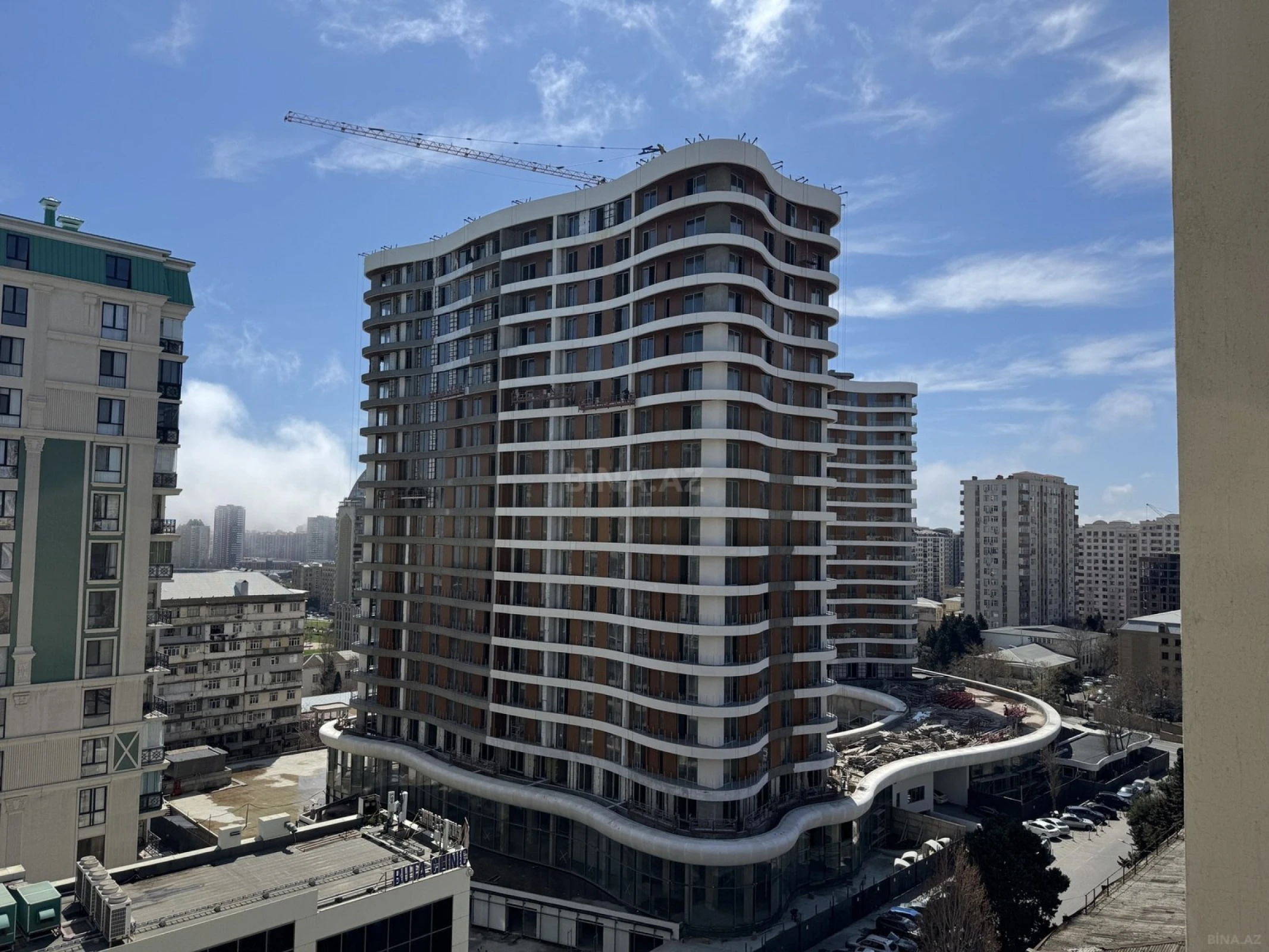 Kirayə verilir 2 otaqlı mənzil 105 m²