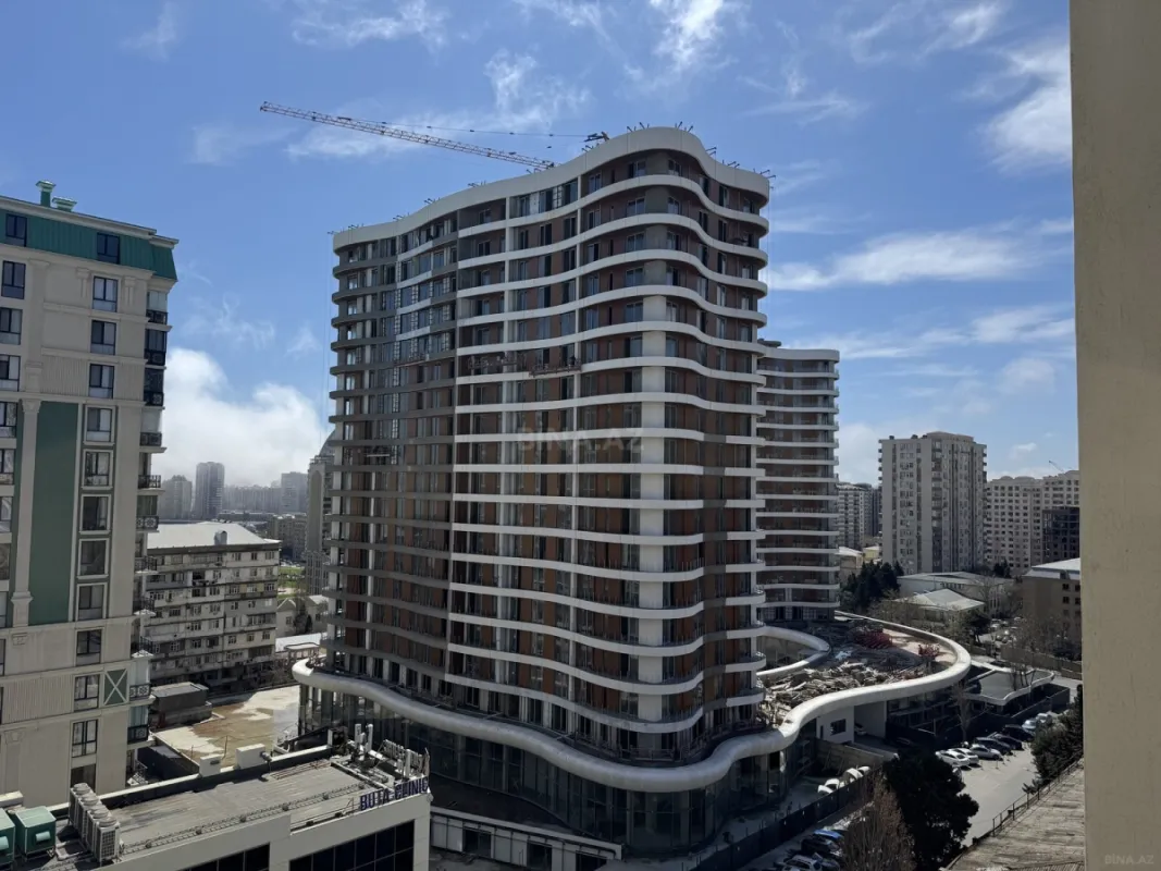 Kirayə verilir 2 otaqlı mənzil 105 m²