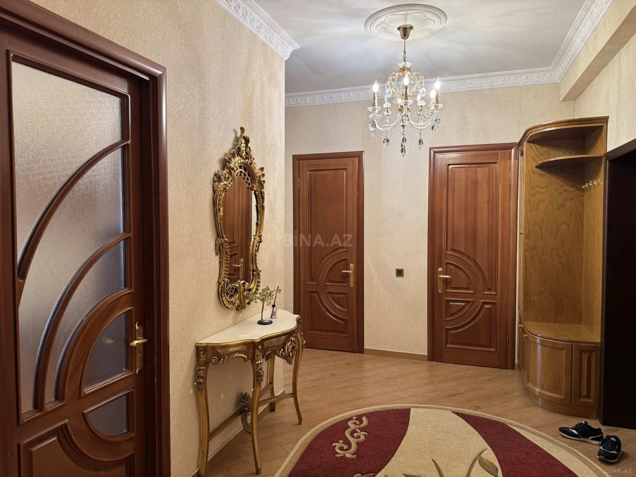 Kirayə verilir 2 otaqlı mənzil 105 m²