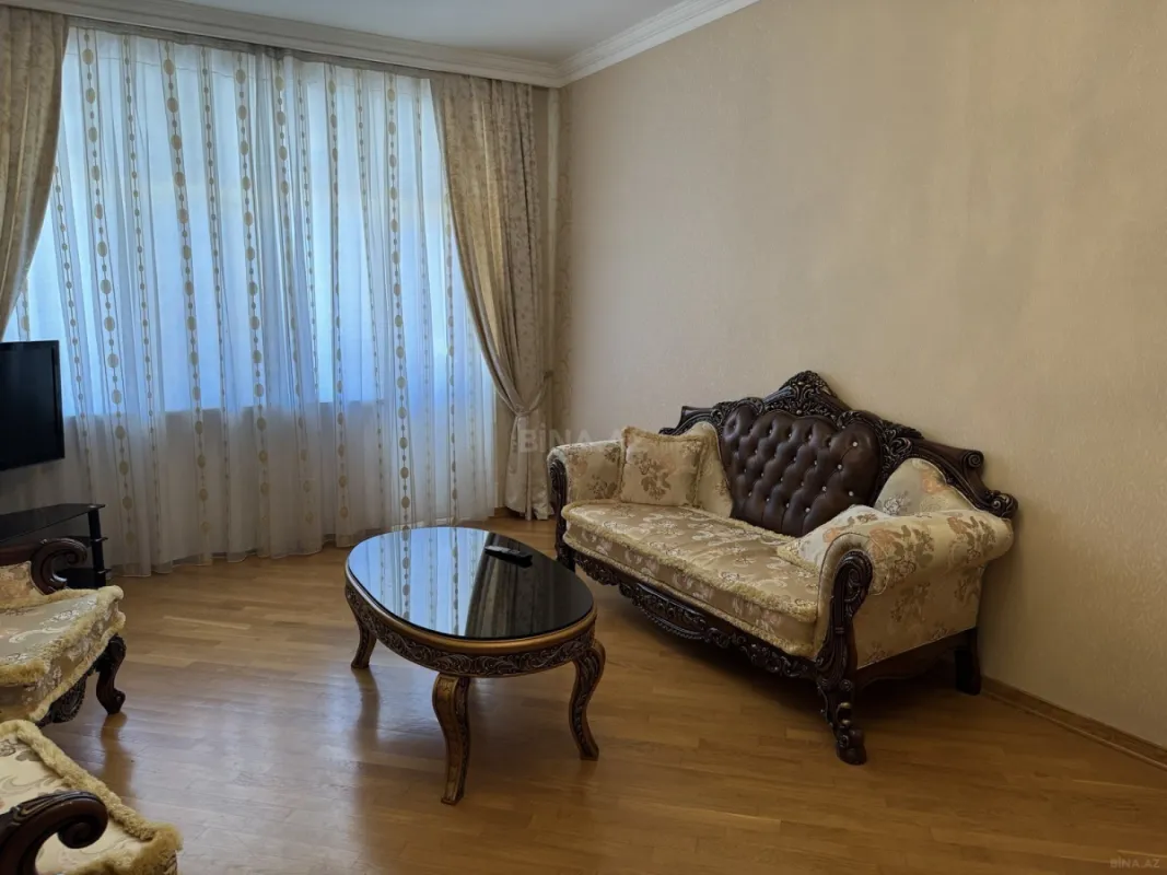 Kirayə verilir 2 otaqlı mənzil 105 m²
