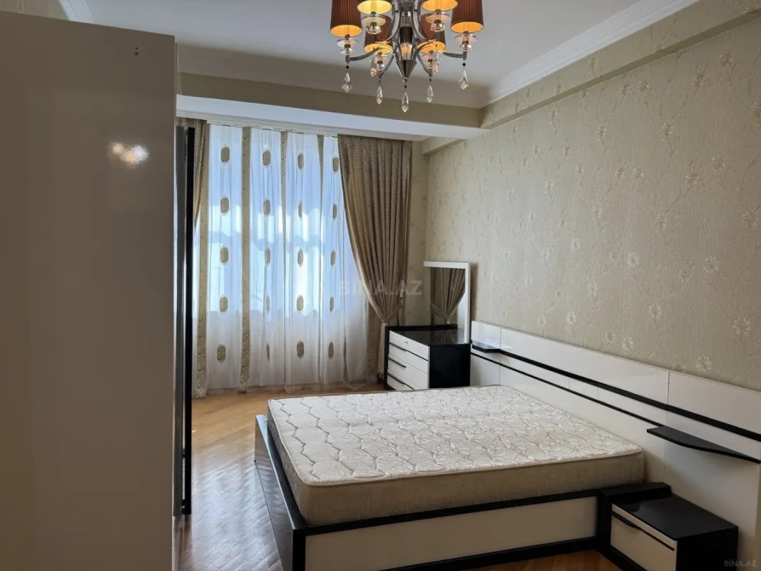 Kirayə verilir 2 otaqlı mənzil 105 m²