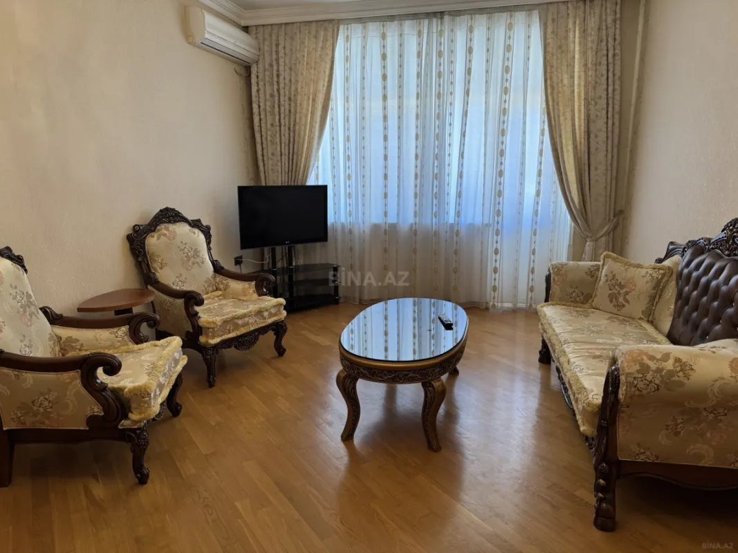 Kirayə verilir 2 otaqlı mənzil 105 m²