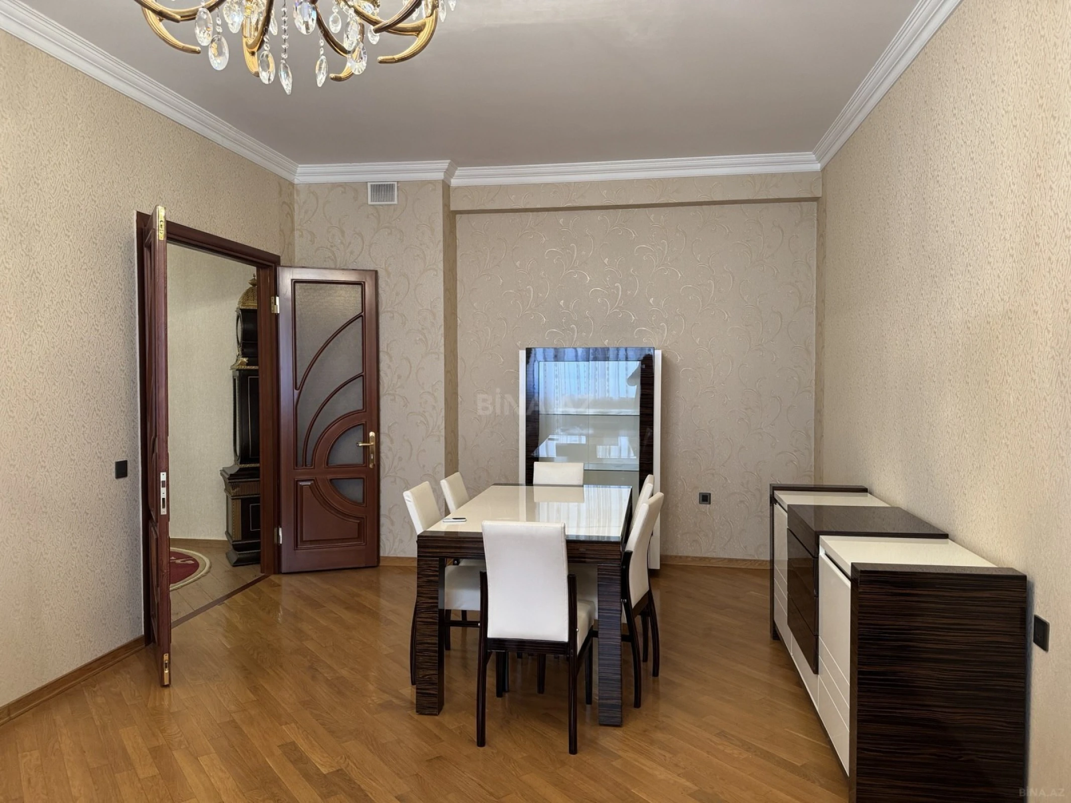 Kirayə verilir 2 otaqlı mənzil 105 m²