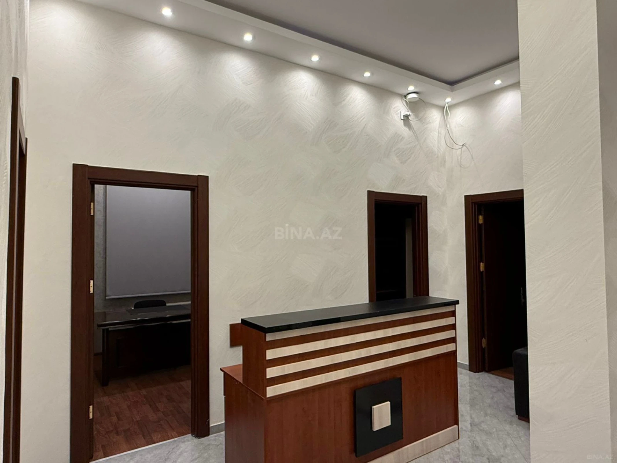 Kirayə verilir 8 otaqlı ofis 220 m²
