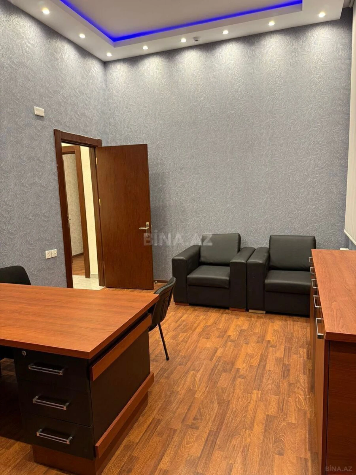 Kirayə verilir 8 otaqlı ofis 220 m²