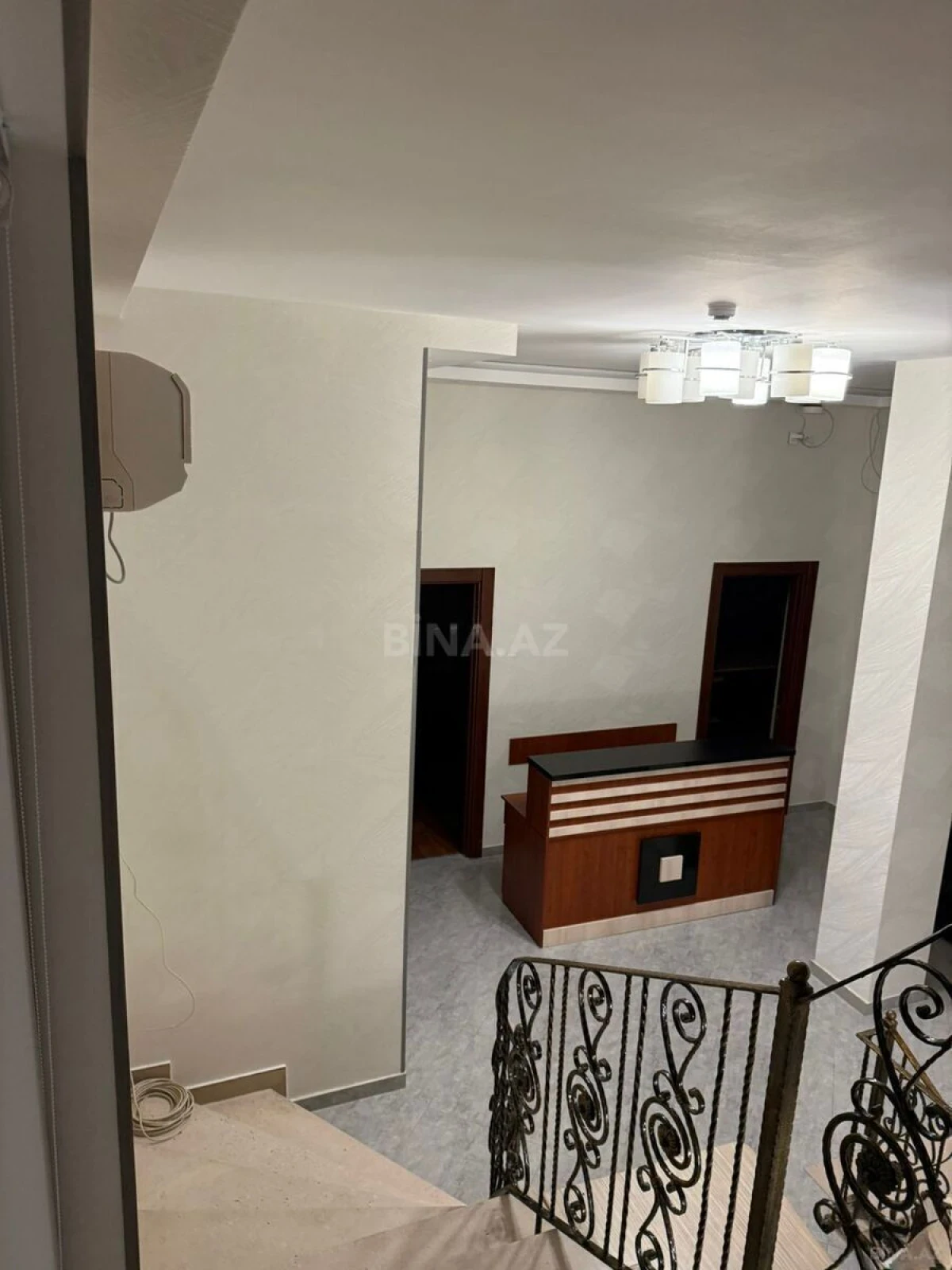 Kirayə verilir 8 otaqlı ofis 220 m²