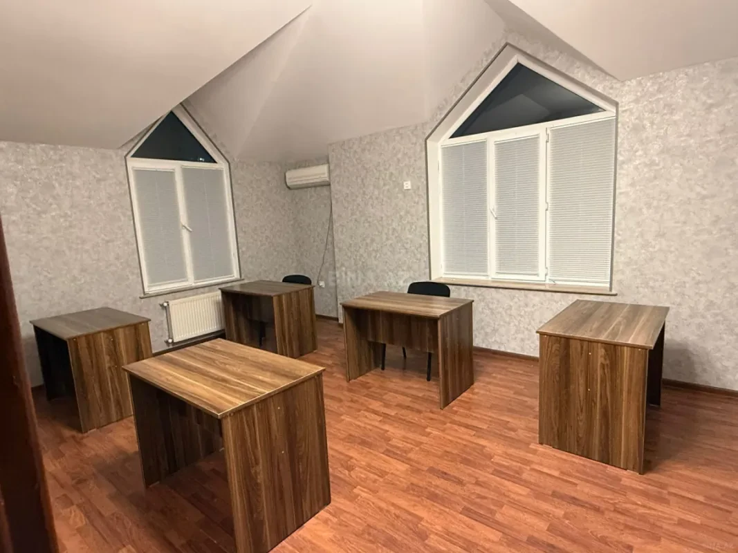 Kirayə verilir 8 otaqlı ofis 220 m²