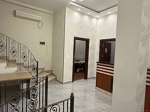 Kirayə verilir 8 otaqlı ofis 220 m²