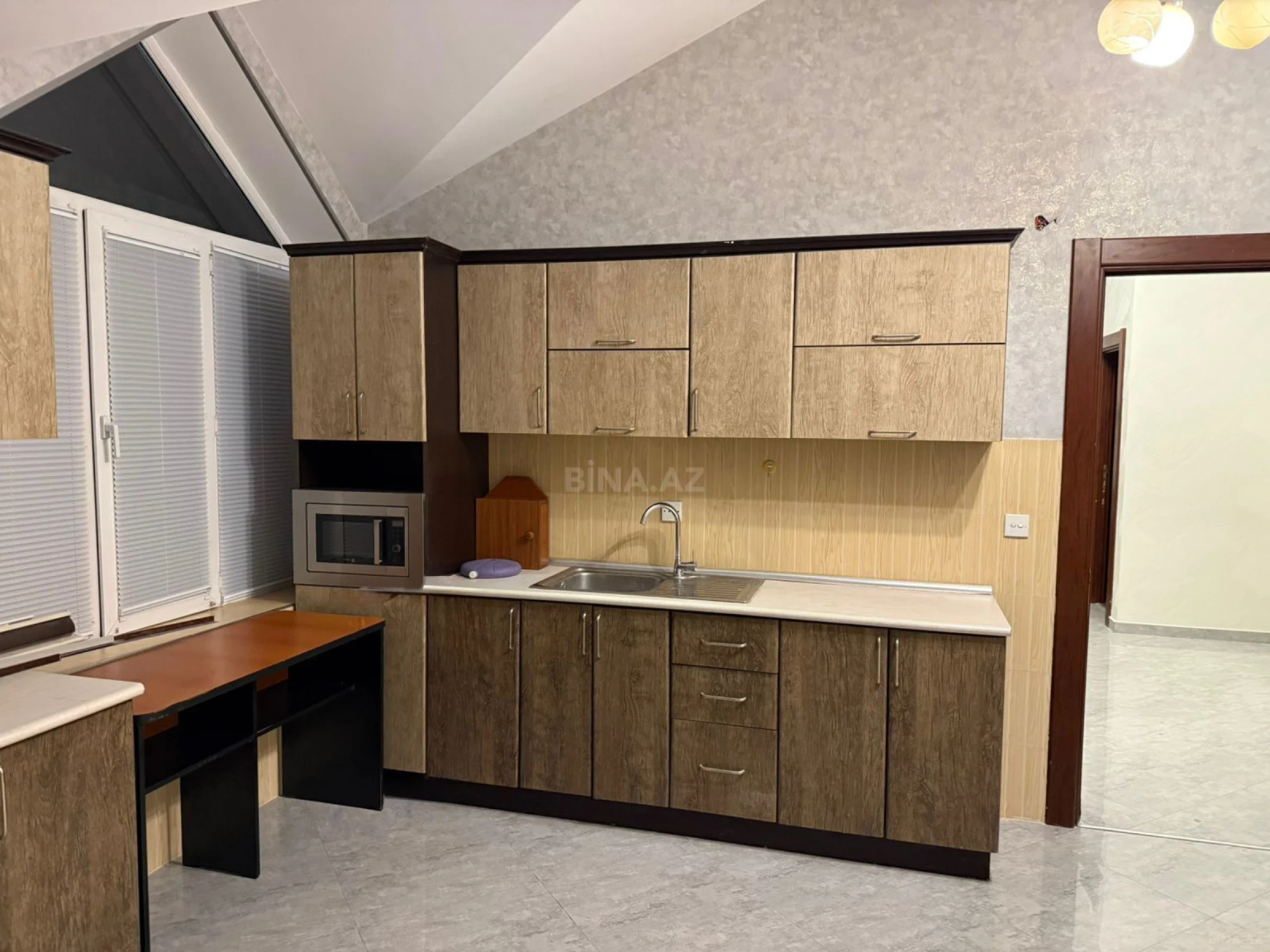 Kirayə verilir 8 otaqlı ofis 220 m²