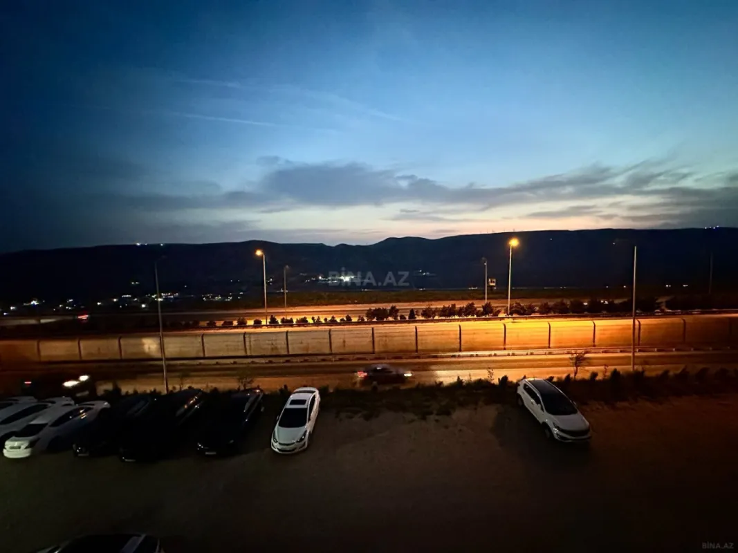 Satılır 3 otaqlı mənzil 145 m²