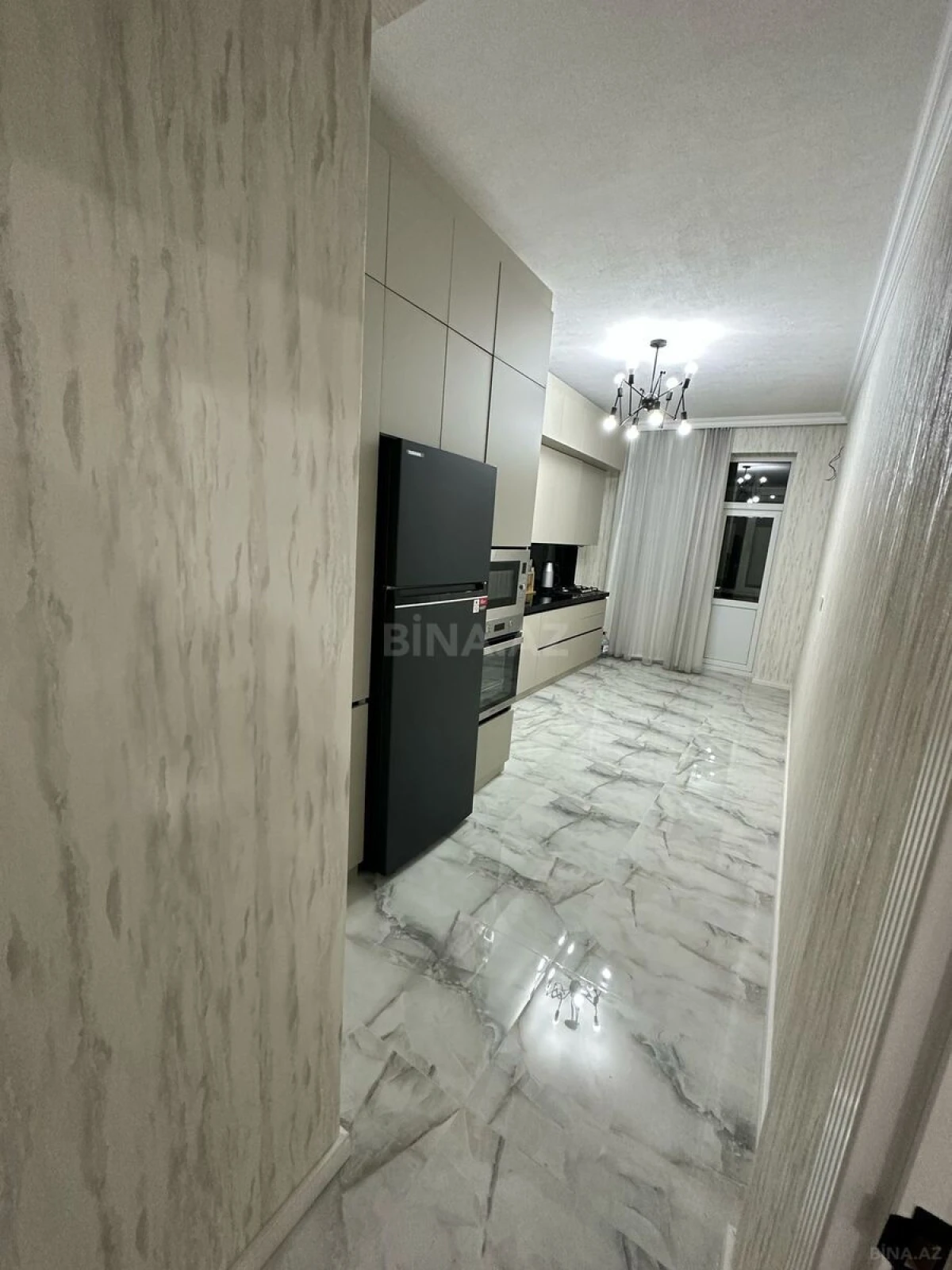 Satılır 3 otaqlı mənzil 145 m²