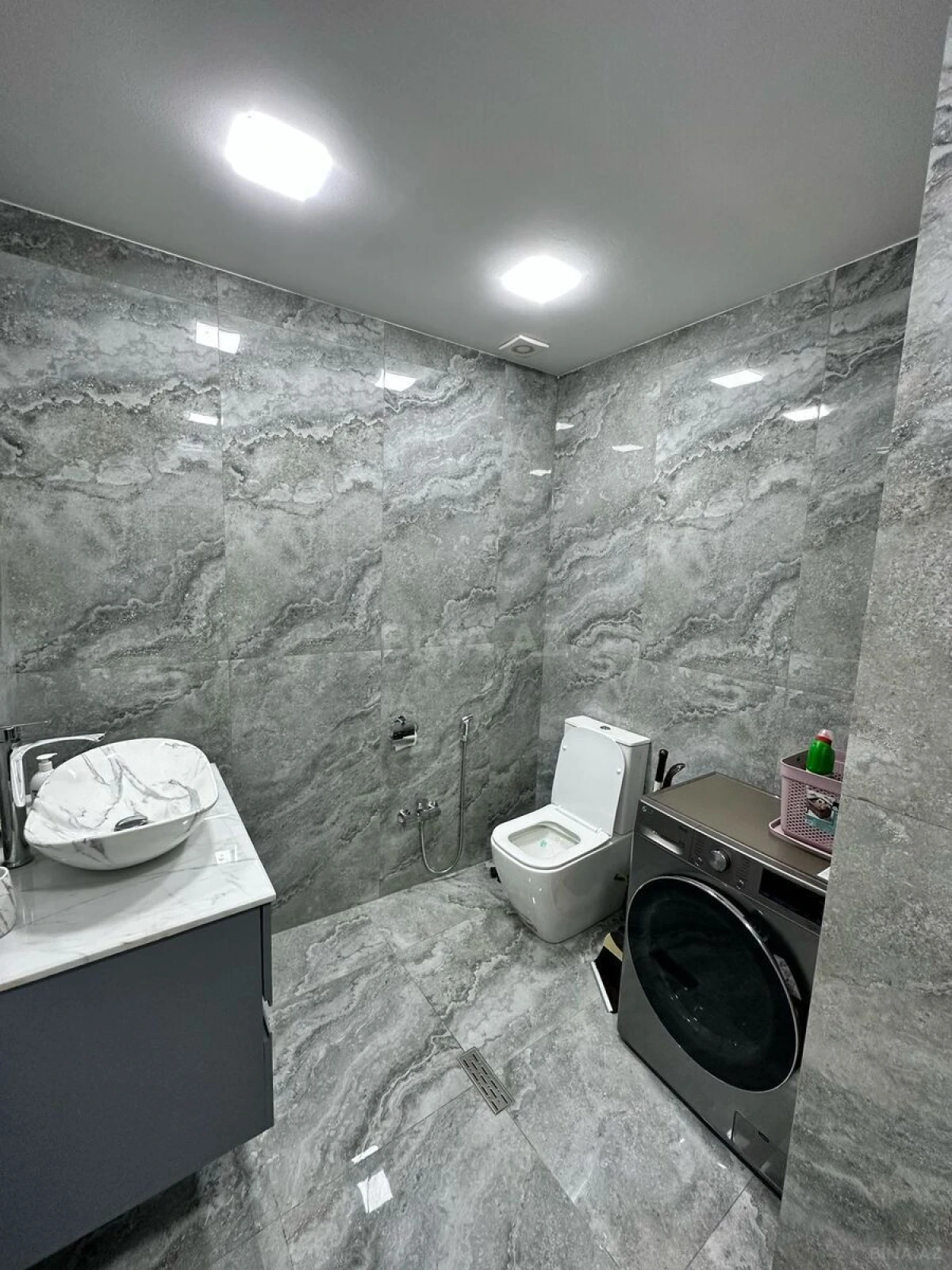Satılır 3 otaqlı mənzil 145 m²