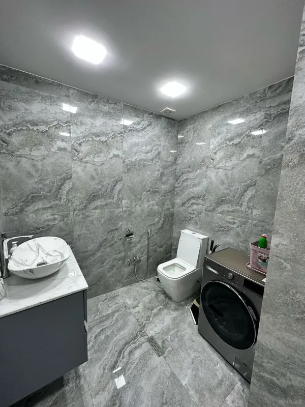 Satılır 3 otaqlı mənzil 145 m²