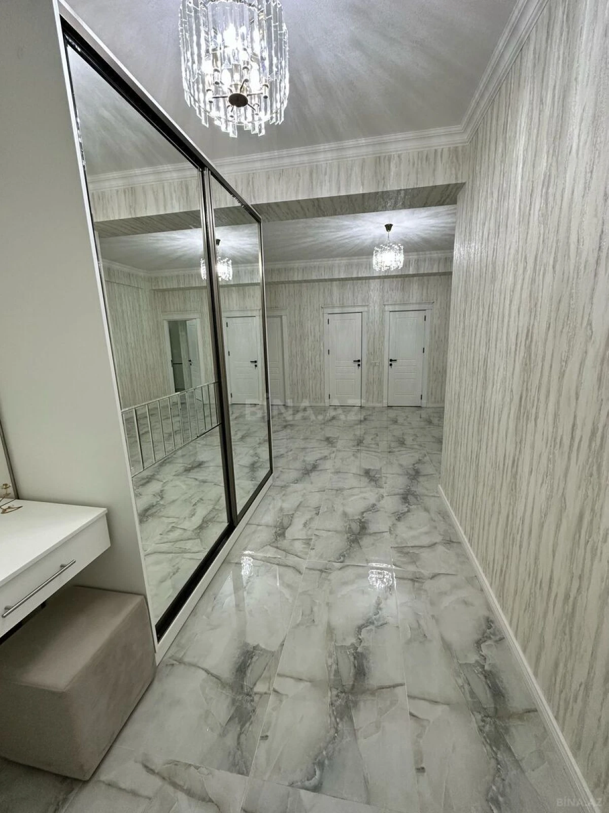 Satılır 3 otaqlı mənzil 145 m²