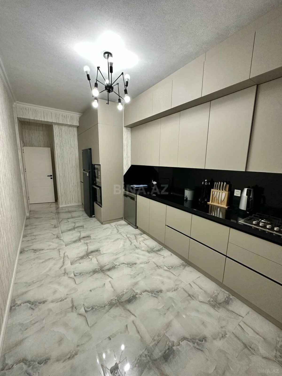Satılır 3 otaqlı mənzil 145 m²