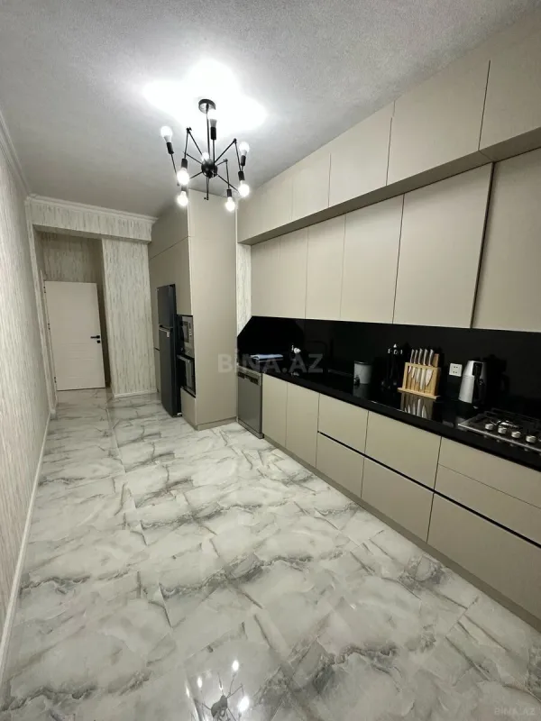 Satılır 3 otaqlı mənzil 145 m²