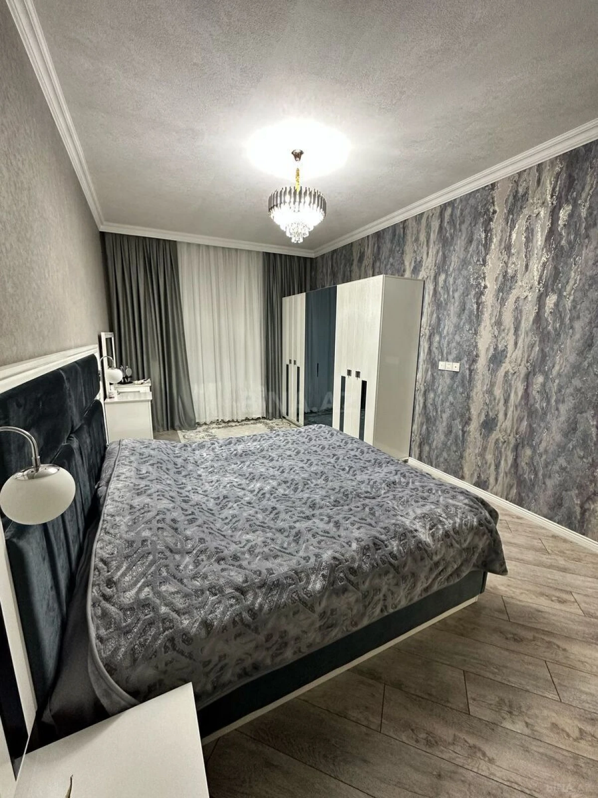 Satılır 3 otaqlı mənzil 145 m²