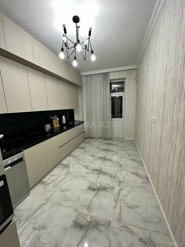 Satılır 3 otaqlı mənzil 145 m²
