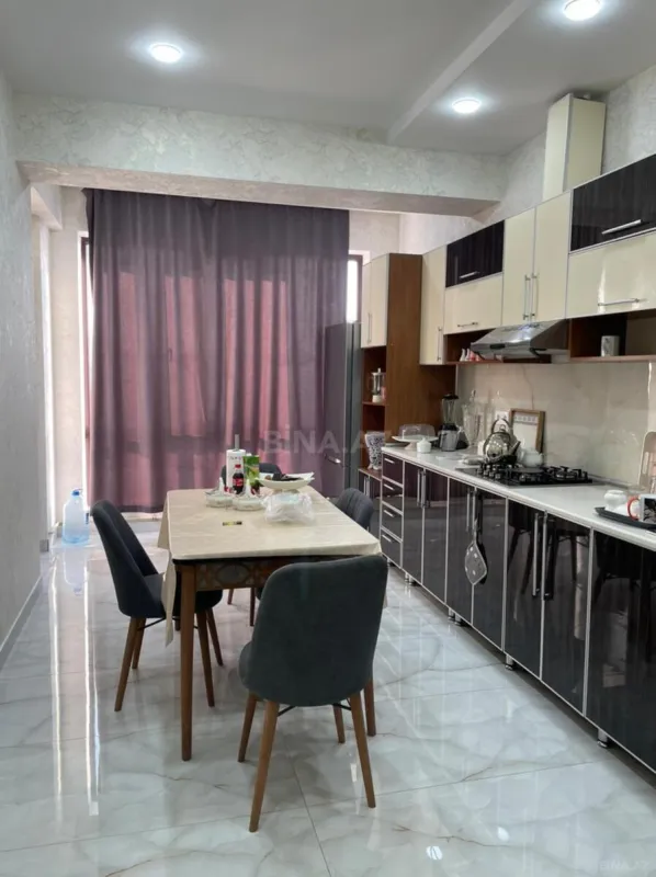 Kirayə verilir 3 otaqlı mənzil 120 m²