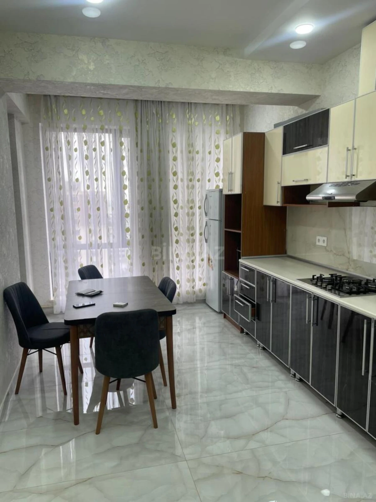 Kirayə verilir 3 otaqlı mənzil 120 m²