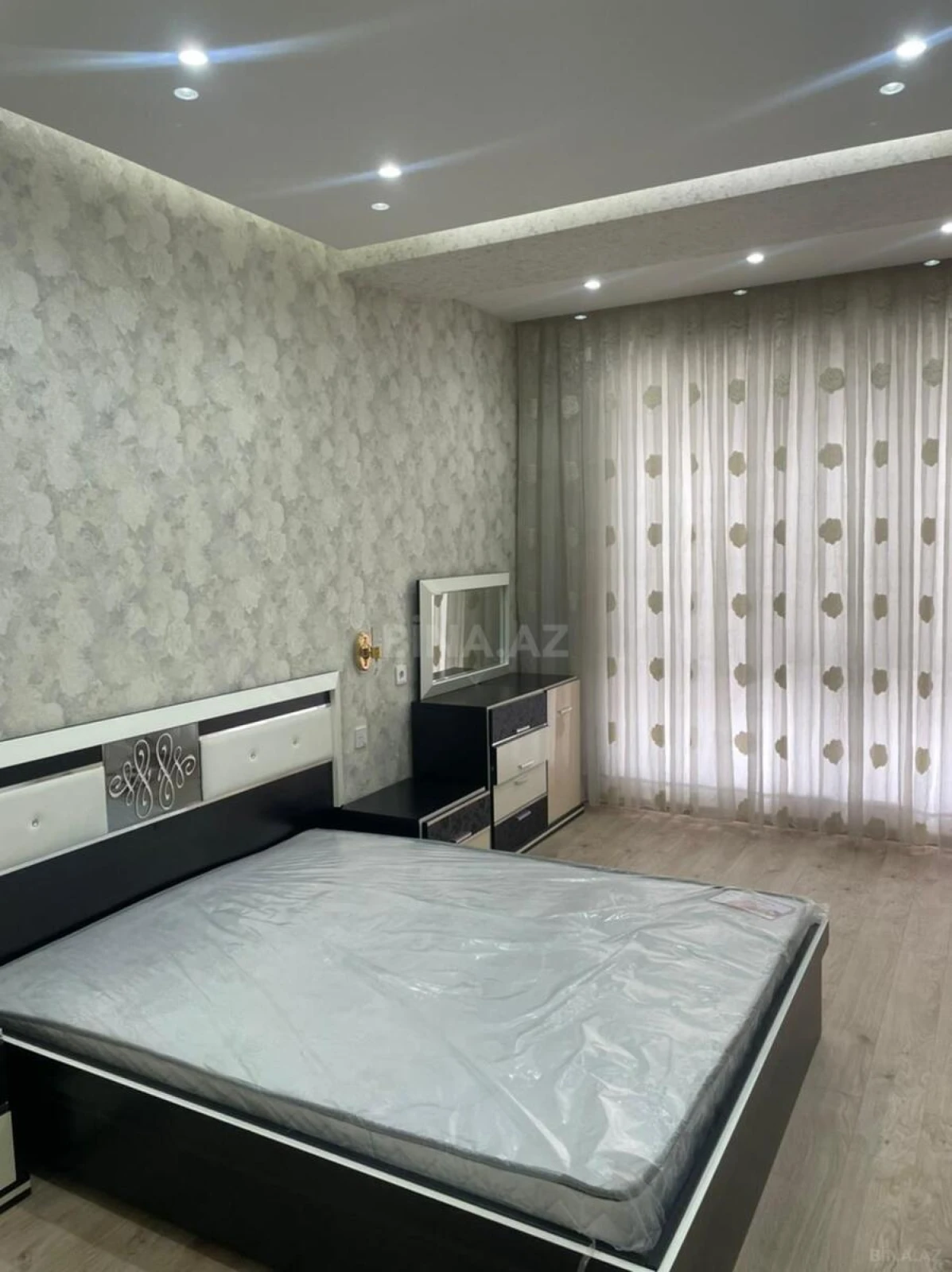 Kirayə verilir 3 otaqlı mənzil 120 m²