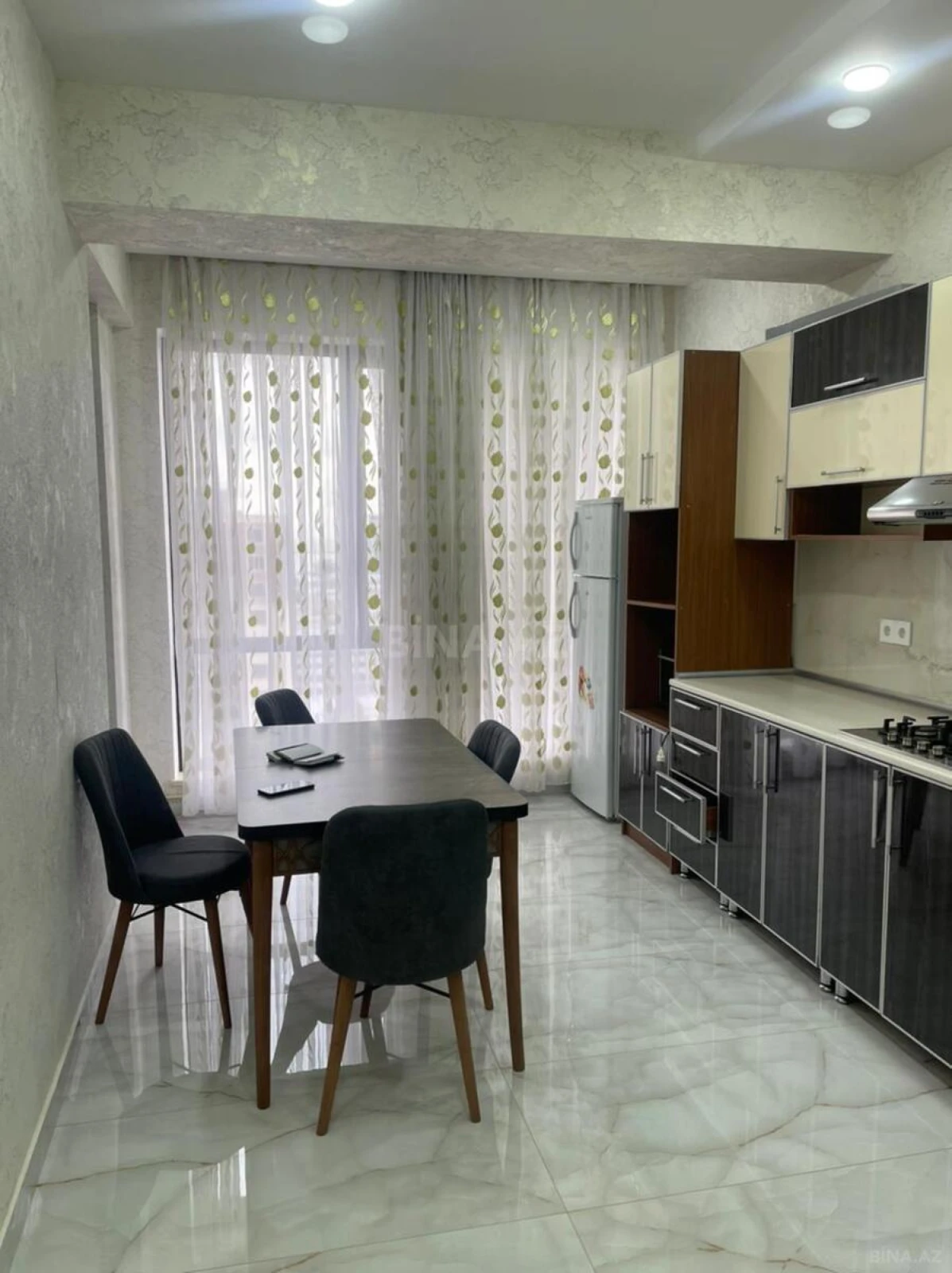 Kirayə verilir 3 otaqlı mənzil 120 m²